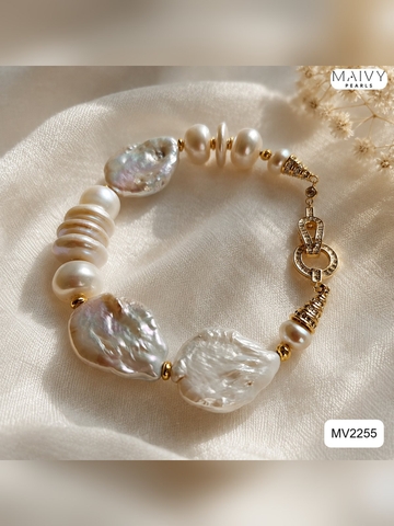 Lắc tay ngọc trai baroque trắng dẹt xen ngọc gạo khoá vòng mạ vàng MV2255