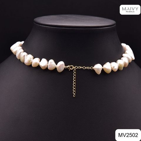 MV2502 - Dây chuyền ngọc trai trắng mặt kết 3 hoa nhụy hồng.