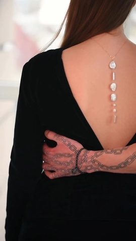 371-dây chuyền đeo áo hở lung