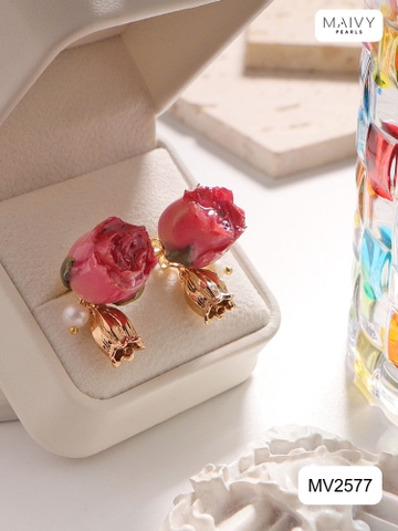 MV2577 - Bông tai hoa hồng phủ keo mix charm hoa linh lan 2 màu hồng/vàng