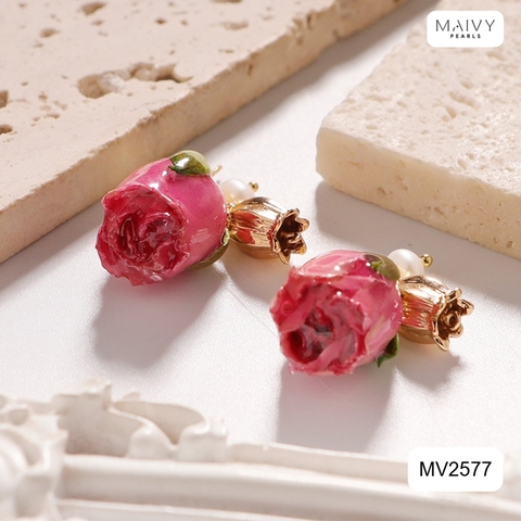 MV2577 - Bông tai hoa hồng phủ keo mix charm hoa linh lan 2 màu hồng/vàng