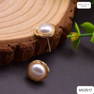 MV2517 - Bông tai nụ trai trắng quấn viền