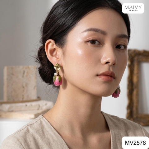 MV2578 - bông tai hoa hồng thật sấy khô phủ keo mix ngọc trai thật đế bạc 925 mạ vàng 18k