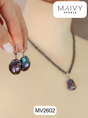 MV2605 - set dây chuyền trai gạo, bông tai trai Baroque ánh lông công