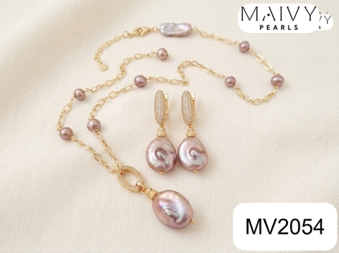 MV2054 | Set Dây Chuyền Và Bông Tai Ngọc Trai Cúc Áo Hồng Ánh Tím - Trẻ Trung, Tôn Da Và Tinh Tế