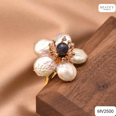 MV2500 - Nhẫn bạc 925 mạ vàng 18k mặt ngọc trai trắng kết hoa nhụy đá xanh dương