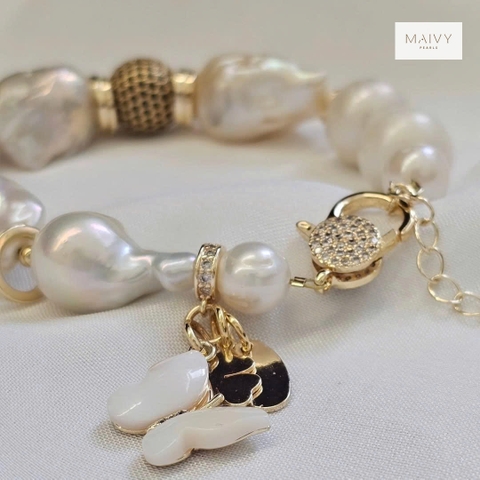 MV2129 - Lắc tay Baroque trắng mix charm
