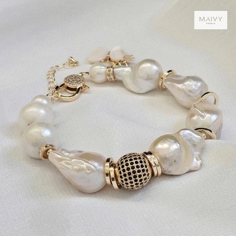 MV2129 - Lắc tay Baroque trắng mix charm
