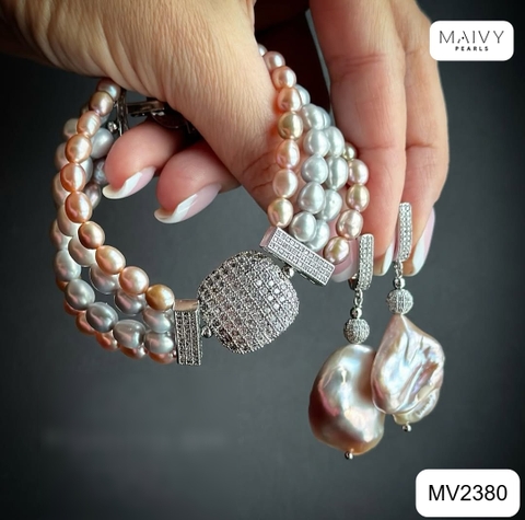 MV2380 - Set lắc tay ngọc trai gạo 4 sợi màu cam,xám và bông tai ngọc trai barroque hồng ánh tím