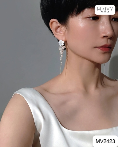 MV2423 - Bông tai ngọc trai trắng mix đá trắng kết chùm nho dài