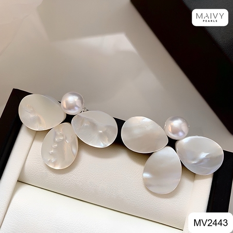 MV2443- Bông tai 3 cánh xà cừ trắng mix trai