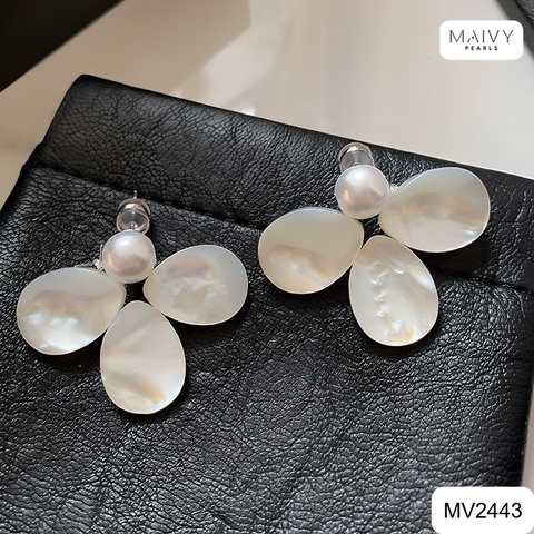 MV2443- Bông tai 3 cánh xà cừ trắng mix trai