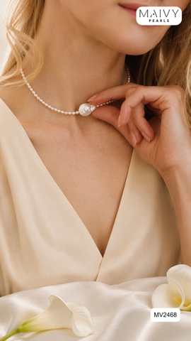 MV2468 - Dây chuyền ngọc trai gạo nhí nhấn mặt là ngọc trai baroque dài 38cm đeo kiểu chocker màu trắng