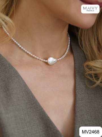 MV2468 - Dây chuyền ngọc trai gạo nhí nhấn mặt là ngọc trai baroque dài 38cm đeo kiểu chocker màu trắng
