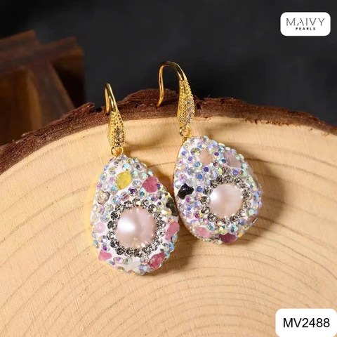MV2488 - Bông tai kiểu trung đông gồm ngọc trai baroque trắng nhấn đá màu xung quanh dáng móc