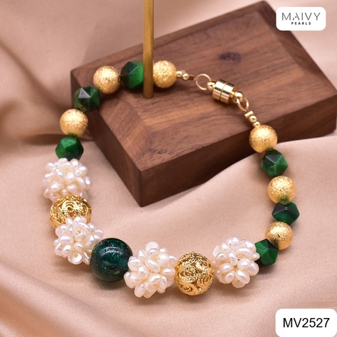 MV2527- Lắc tay ngọc trại dị nhí trắng kết chùm mix đá xanh và charm bạc 925 mạ vàng 18k