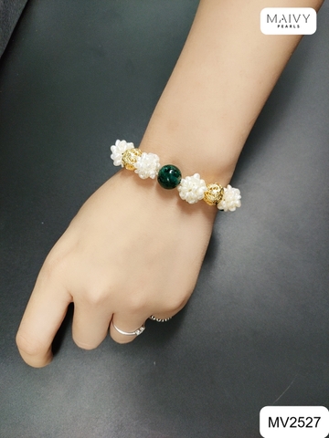 MV2527- Lắc tay ngọc trại dị nhí trắng kết chùm mix đá xanh và charm bạc 925 mạ vàng 18k