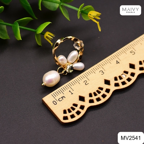 MV2541 - Bông tai ngọc trai trắng nhấn đá spinel đen