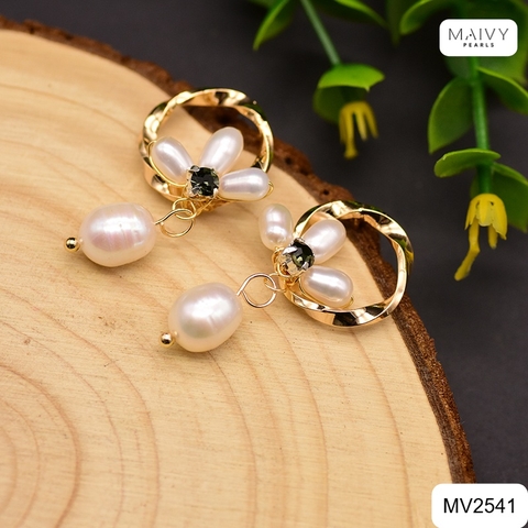 MV2541 - Bông tai ngọc trai trắng nhấn đá spinel đen