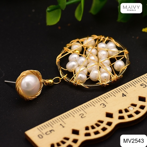 MV2543 - Bông tai ngọc trai trắng xếp tạo kiểu trong vòng tròng bạc 925 mạ vàng 18k