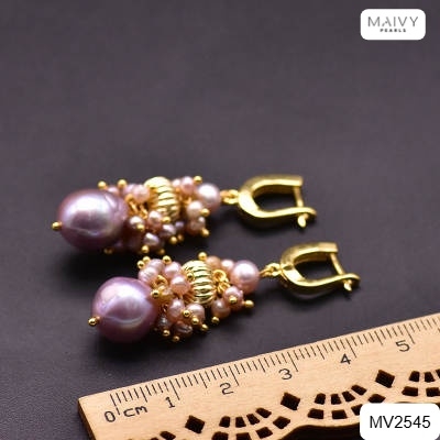 MV2545- Bông tai ngọc trai hồng ánh tím nhiều size kết chùm tầng dáng tònten
