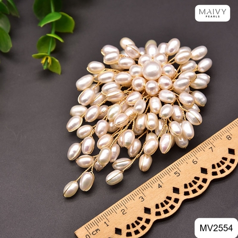 MV2554- Cài áo trai gạo màu trắng kết chùm to sang trọng ghim cài
