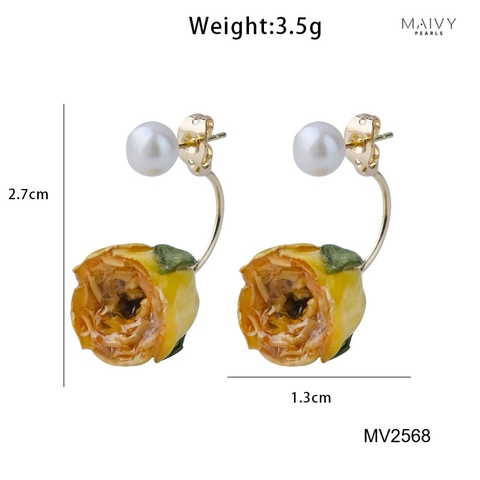 MV2568  - Bông tai hoa hồng khô phủ keo mix ngọc trai trắng màu vàng