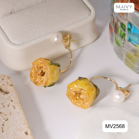 MV2568  - Bông tai hoa hồng khô phủ keo mix ngọc trai trắng màu vàng