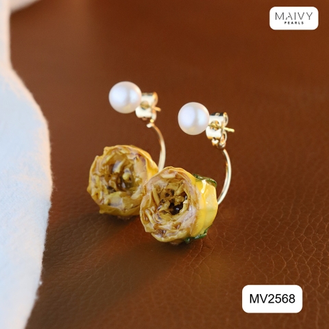 MV2568  - Bông tai hoa hồng khô phủ keo mix ngọc trai trắng màu vàng