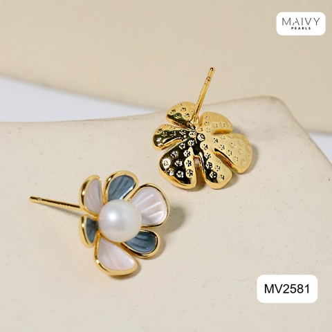 MV2581- Bông tai hoa 6 cánh nhấn nhụy ngọc trai ngọt tròn trắng sz 5-6mm