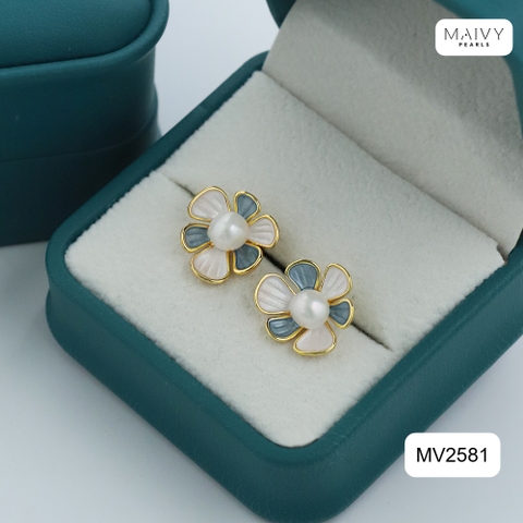 MV2581- Bông tai hoa 6 cánh nhấn nhụy ngọc trai ngọt tròn trắng sz 5-6mm