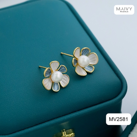 MV2581- Bông tai hoa 6 cánh nhấn nhụy ngọc trai ngọt tròn trắng sz 5-6mm