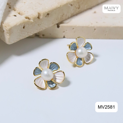 MV2581- Bông tai hoa 6 cánh nhấn nhụy ngọc trai ngọt tròn trắng sz 5-6mm