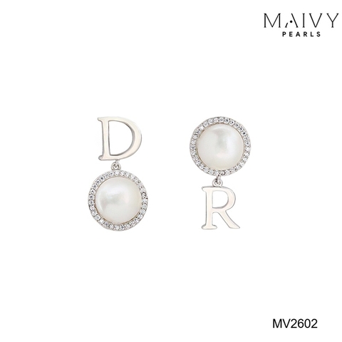 MV2602 - Bông tai ngọc trai trắng size 8mm đối xứng mix chữ DR