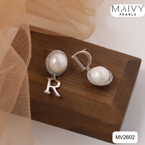 MV2602 - Bông tai ngọc trai trắng size 8mm đối xứng mix chữ DR