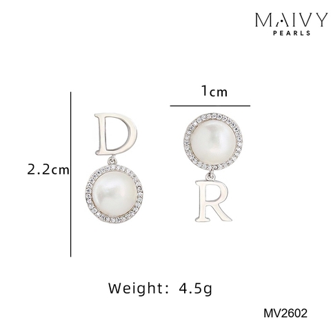 MV2602 - Bông tai ngọc trai trắng size 8mm đối xứng mix chữ DR