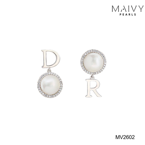 MV2602 - Bông tai ngọc trai trắng size 8mm đối xứng mix chữ DR