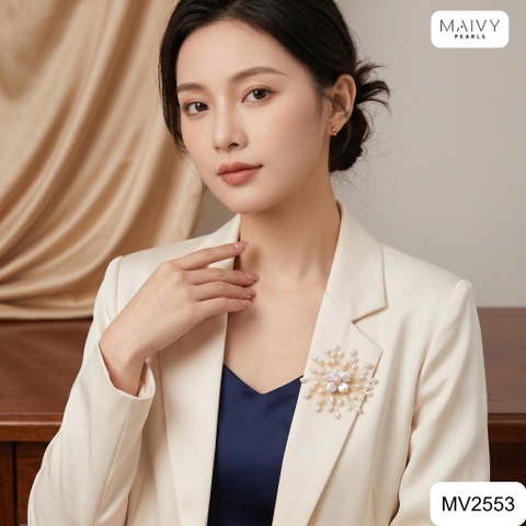 MV2553 - Cài áo ngọc trai trắng hoa mai 5 cánh