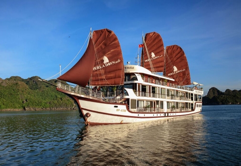 Du Thuyền Perla Dawn Sails