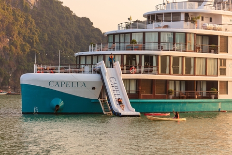 Thuê trọn du thuyền ngủ đêm Capella Cruise tổ chức sự kiện