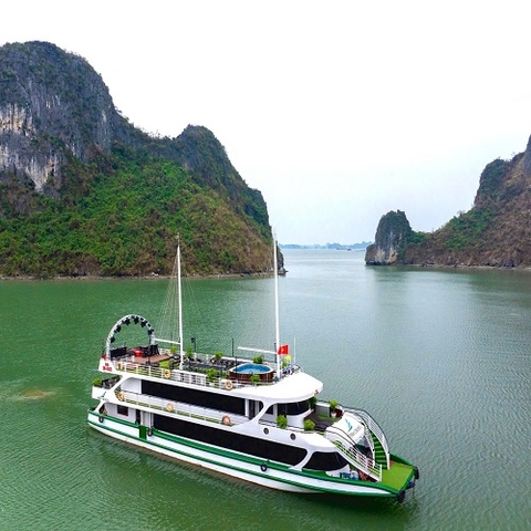 Du thuyền Vera Cruise ( Tàu tối)