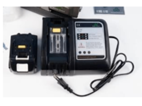 ST-2BMC Spare-C - Bộ sạc cho Pin Li-ion 18V và 5.0Ah dùng cho bơm ST-2BMC
