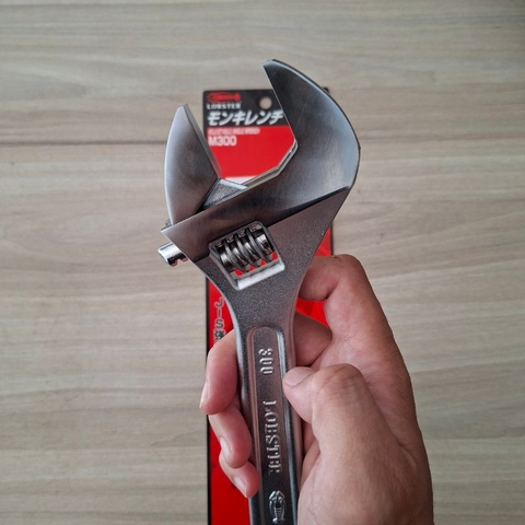 Mỏ lết Lobster M300