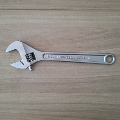 Mỏ lết Lobster M300