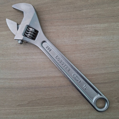 Mỏ lết Lobster M200
