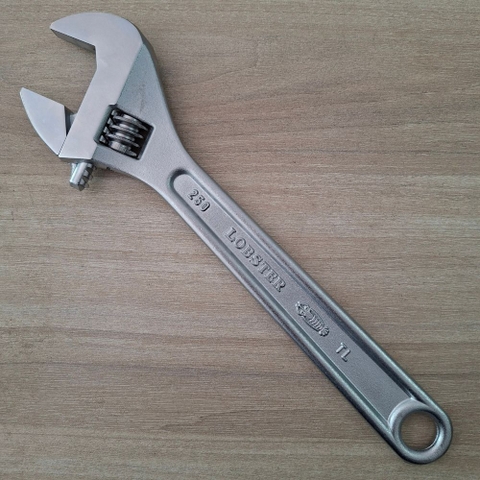 Mỏ lết Lobster M250