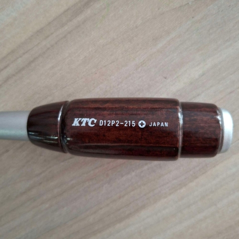 Tua Vít KTC D12P2-215 Cán Gỗ 4 Cạnh No.2