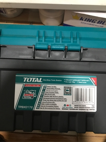 Hộp nhựa đựng công cụ khóa kim loại Total