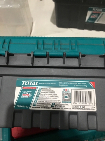 Hộp nhựa đựng công cụ khóa kim loại Total