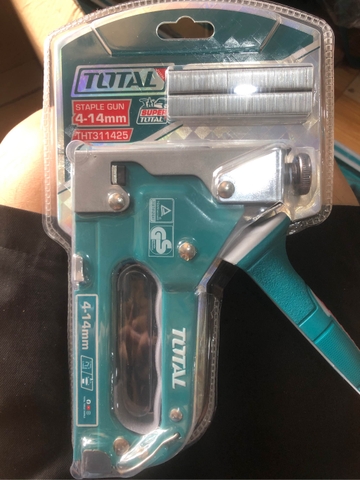 Dụng cụ bấm gim Total THT311425